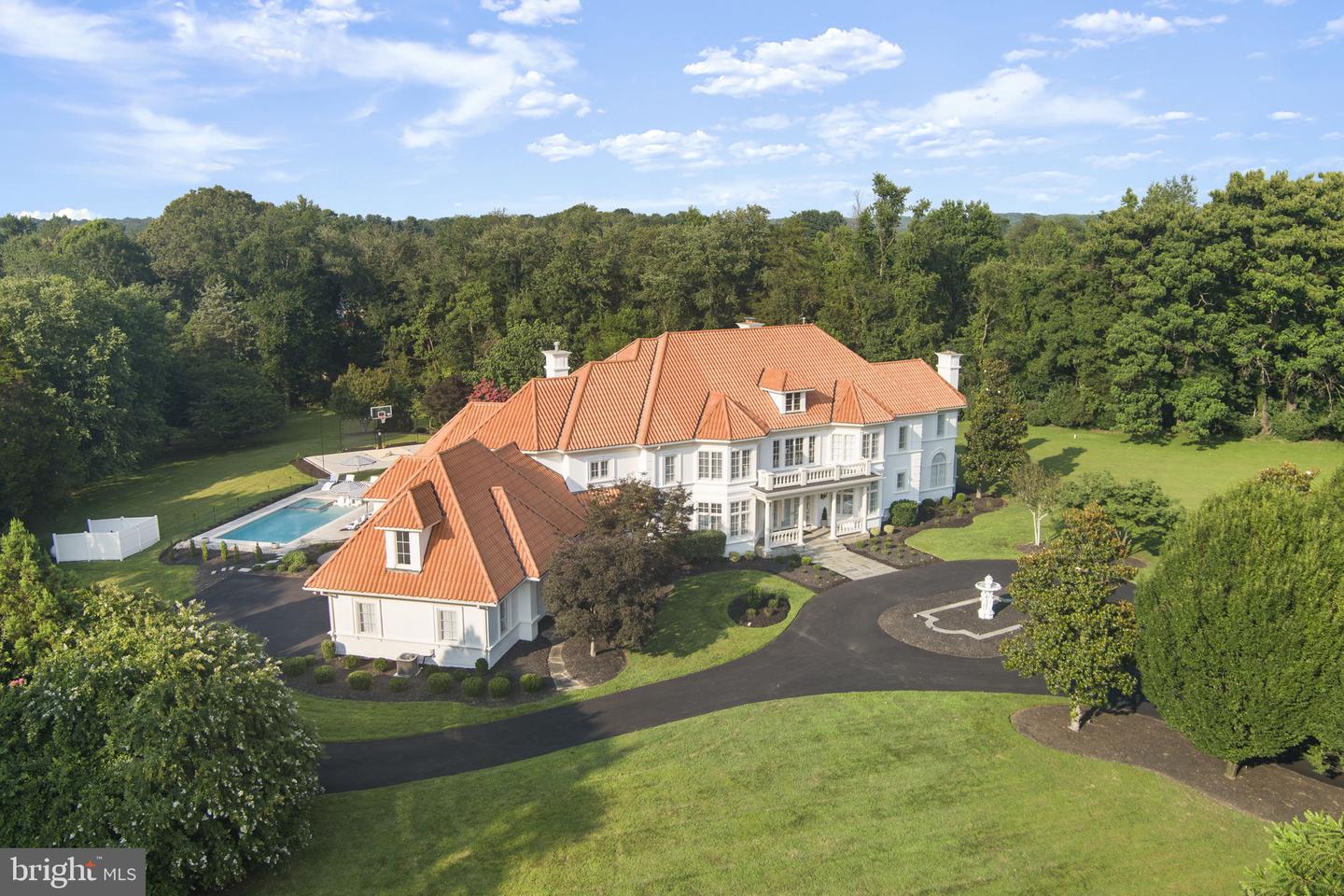 9500 GEORGETOWN PIKE, GREAT FALLS, Virginia 22066, 6 Bedrooms Bedrooms, ,7 BathroomsBathrooms,Residential,For sale,9500 GEORGETOWN PIKE,VAFX2289016 MLS # VAFX2289016