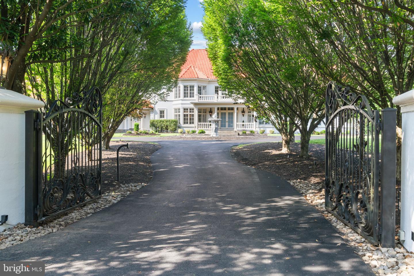 9500 GEORGETOWN PIKE, GREAT FALLS, Virginia 22066, 6 Bedrooms Bedrooms, ,7 BathroomsBathrooms,Residential,For sale,9500 GEORGETOWN PIKE,VAFX2289016 MLS # VAFX2289016