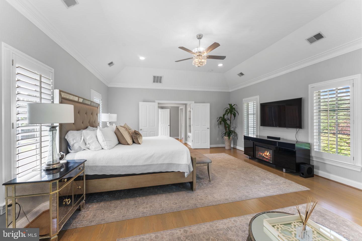 9500 GEORGETOWN PIKE, GREAT FALLS, Virginia 22066, 6 Bedrooms Bedrooms, ,7 BathroomsBathrooms,Residential,For sale,9500 GEORGETOWN PIKE,VAFX2289016 MLS # VAFX2289016
