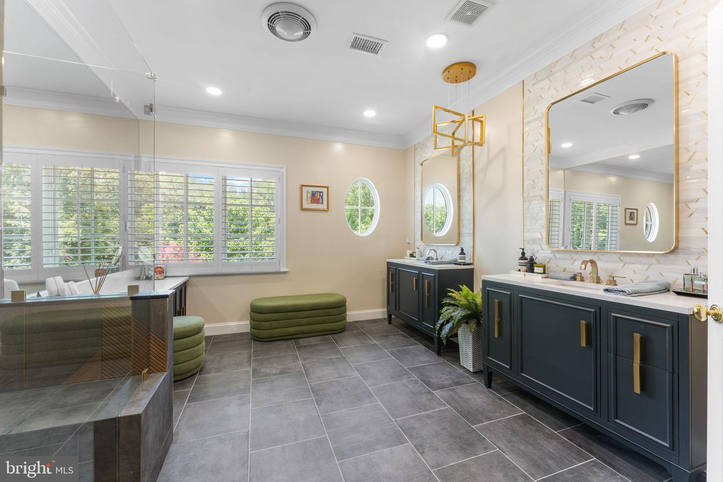 9500 GEORGETOWN PIKE, GREAT FALLS, Virginia 22066, 6 Bedrooms Bedrooms, ,7 BathroomsBathrooms,Residential,For sale,9500 GEORGETOWN PIKE,VAFX2289016 MLS # VAFX2289016