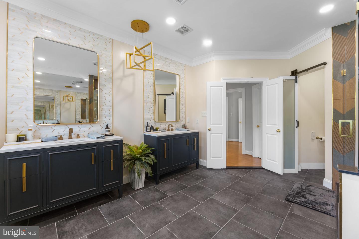 9500 GEORGETOWN PIKE, GREAT FALLS, Virginia 22066, 6 Bedrooms Bedrooms, ,7 BathroomsBathrooms,Residential,For sale,9500 GEORGETOWN PIKE,VAFX2289016 MLS # VAFX2289016