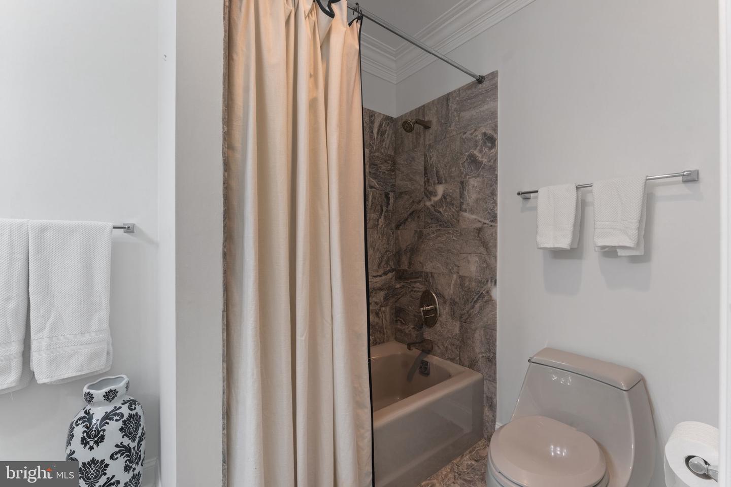 9500 GEORGETOWN PIKE, GREAT FALLS, Virginia 22066, 6 Bedrooms Bedrooms, ,7 BathroomsBathrooms,Residential,For sale,9500 GEORGETOWN PIKE,VAFX2289016 MLS # VAFX2289016