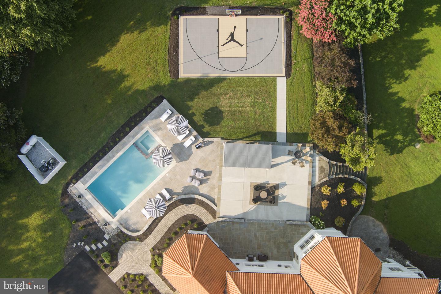 9500 GEORGETOWN PIKE, GREAT FALLS, Virginia 22066, 6 Bedrooms Bedrooms, ,7 BathroomsBathrooms,Residential,For sale,9500 GEORGETOWN PIKE,VAFX2289016 MLS # VAFX2289016