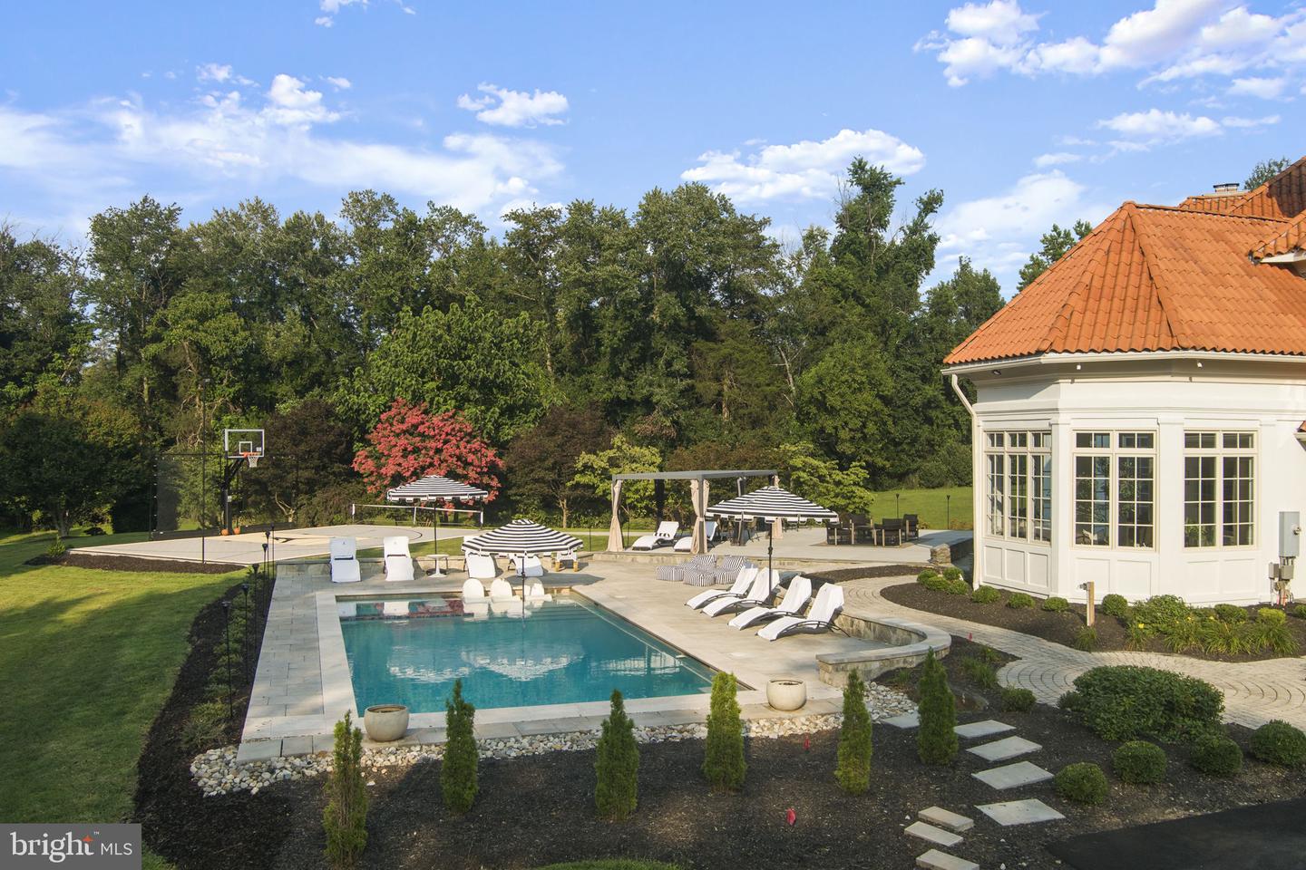 9500 GEORGETOWN PIKE, GREAT FALLS, Virginia 22066, 6 Bedrooms Bedrooms, ,7 BathroomsBathrooms,Residential,For sale,9500 GEORGETOWN PIKE,VAFX2289016 MLS # VAFX2289016