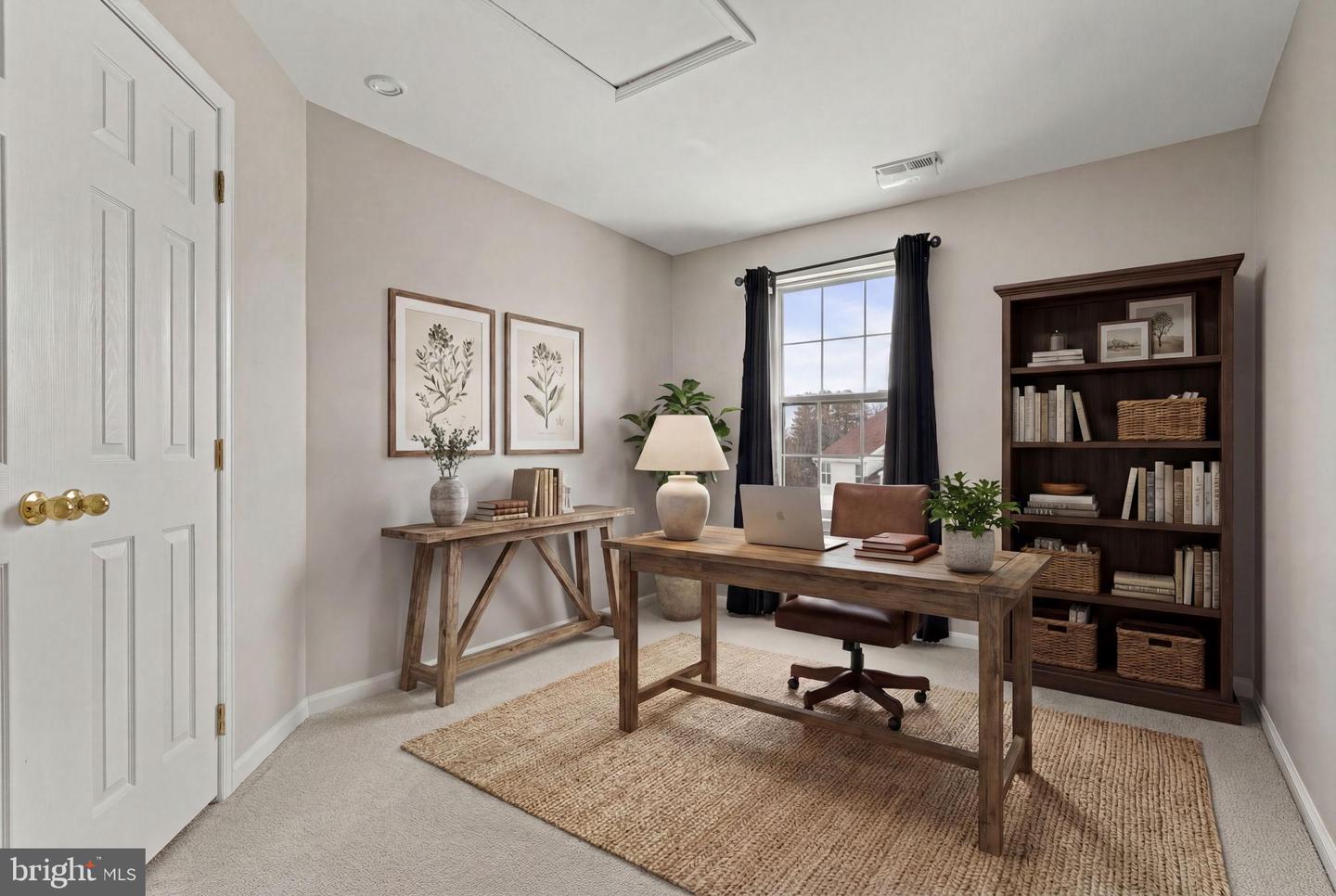 105 BUGLE CT NE, LEESBURG, Virginia 20176, 5 Bedrooms Bedrooms, 16 Rooms Rooms,3 BathroomsBathrooms,Residential,For sale,105 BUGLE CT NE,VALO2115294 MLS # VALO2115294