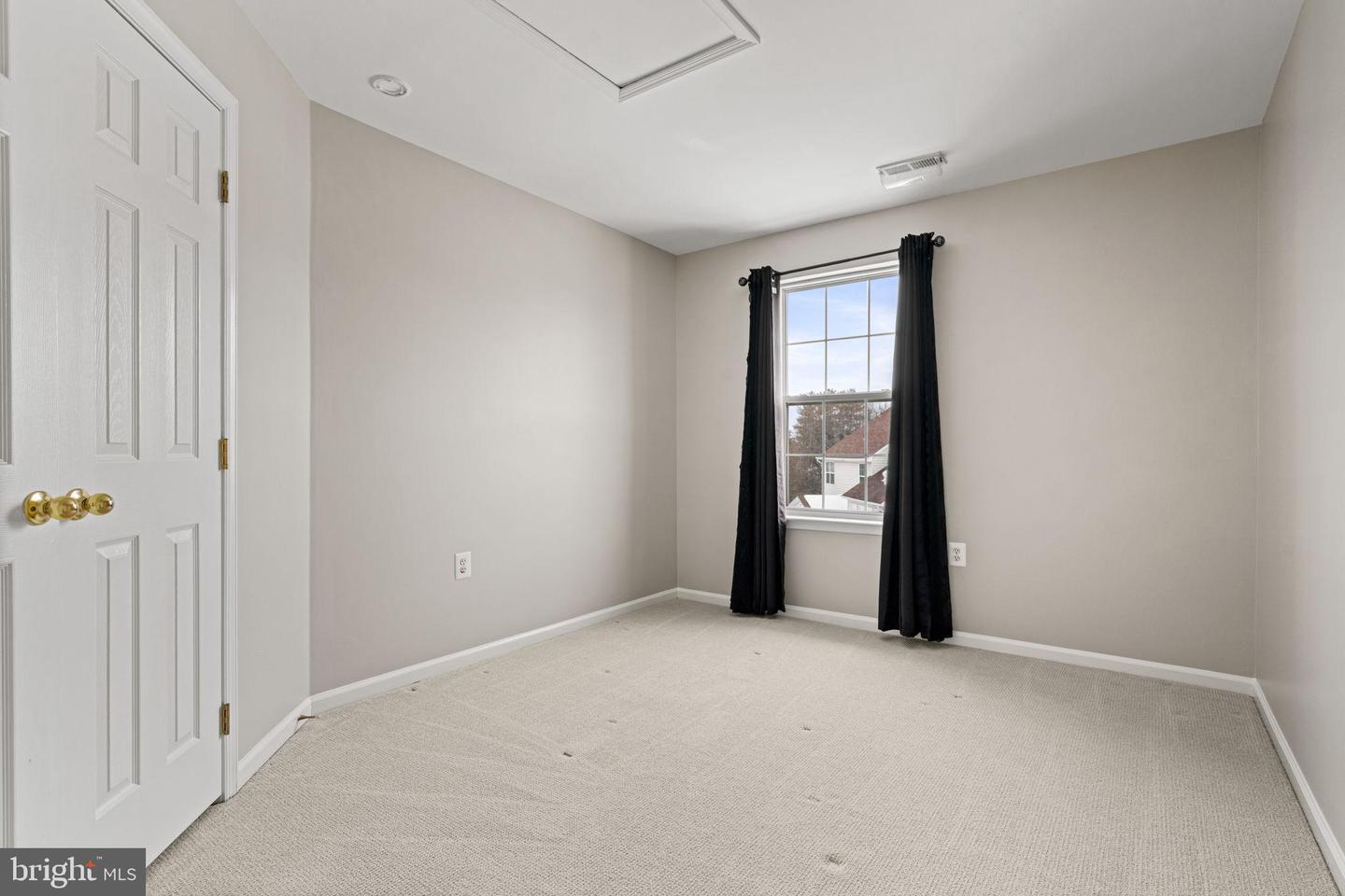 105 BUGLE CT NE, LEESBURG, Virginia 20176, 5 Bedrooms Bedrooms, 16 Rooms Rooms,3 BathroomsBathrooms,Residential,For sale,105 BUGLE CT NE,VALO2115294 MLS # VALO2115294