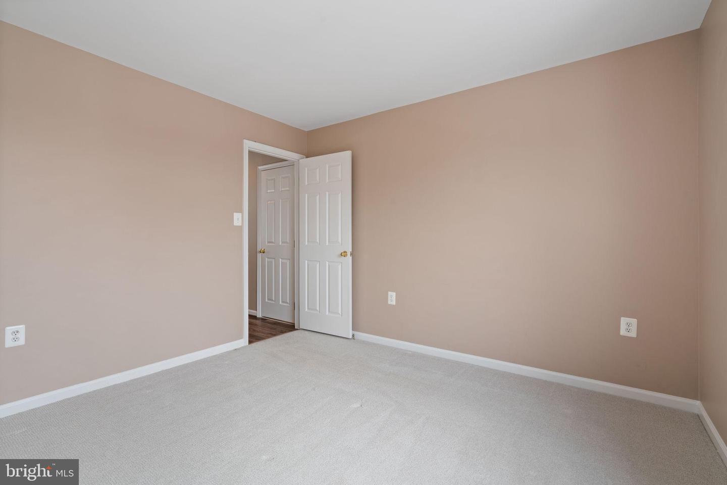 105 BUGLE CT NE, LEESBURG, Virginia 20176, 5 Bedrooms Bedrooms, 16 Rooms Rooms,3 BathroomsBathrooms,Residential,For sale,105 BUGLE CT NE,VALO2115294 MLS # VALO2115294