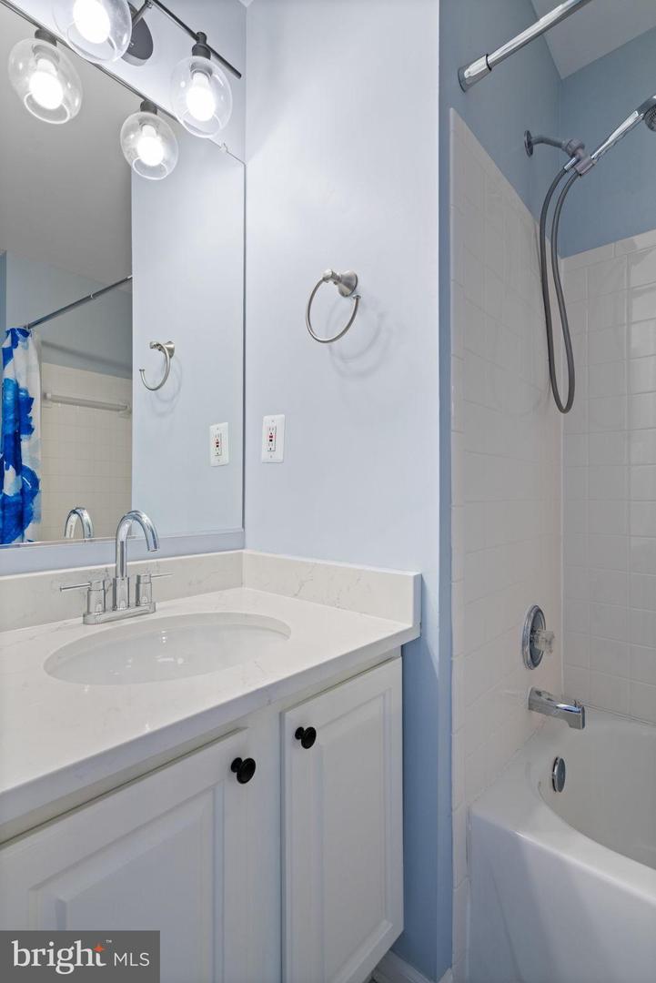 105 BUGLE CT NE, LEESBURG, Virginia 20176, 5 Bedrooms Bedrooms, 16 Rooms Rooms,3 BathroomsBathrooms,Residential,For sale,105 BUGLE CT NE,VALO2115294 MLS # VALO2115294