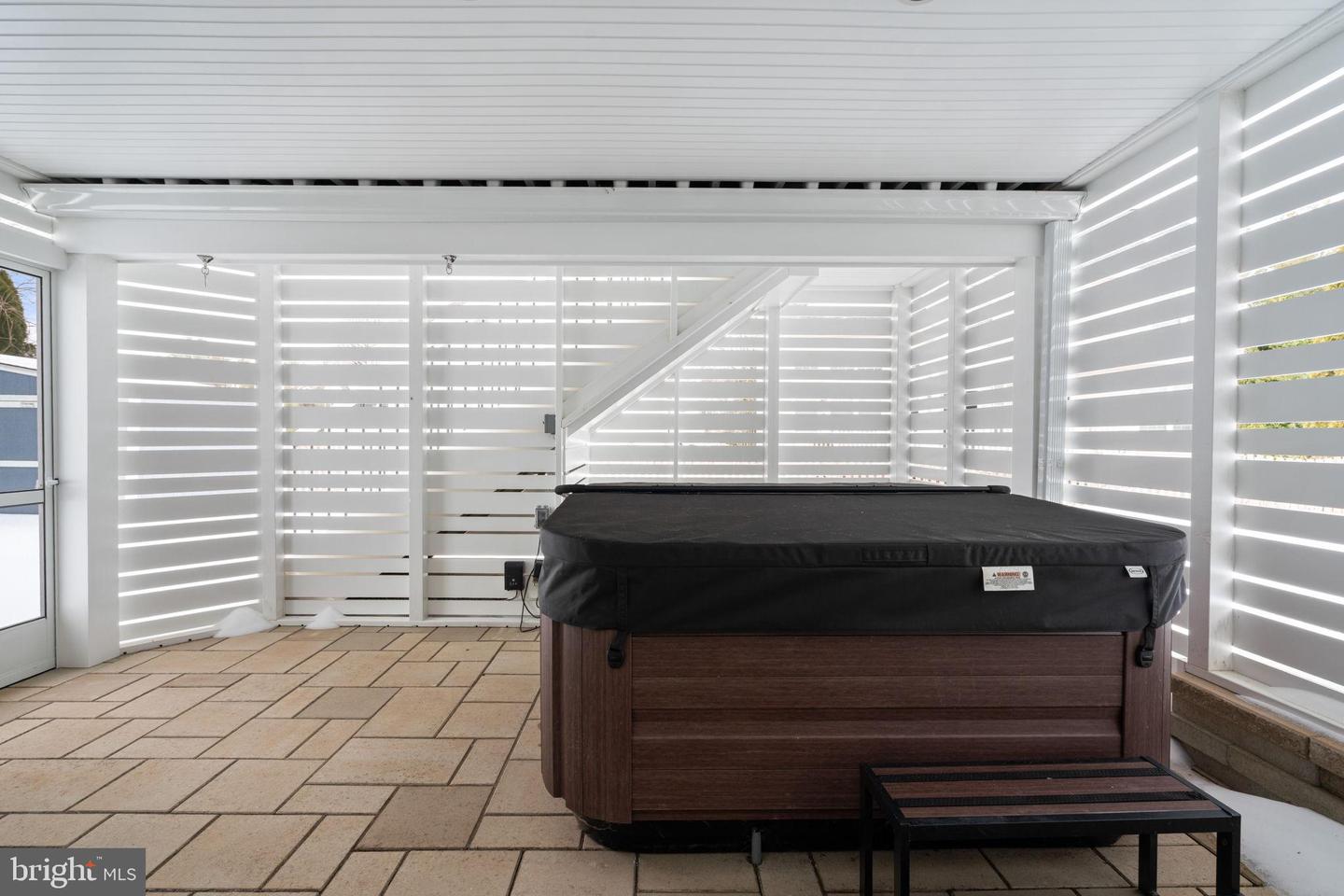 105 BUGLE CT NE, LEESBURG, Virginia 20176, 5 Bedrooms Bedrooms, 16 Rooms Rooms,3 BathroomsBathrooms,Residential,For sale,105 BUGLE CT NE,VALO2115294 MLS # VALO2115294