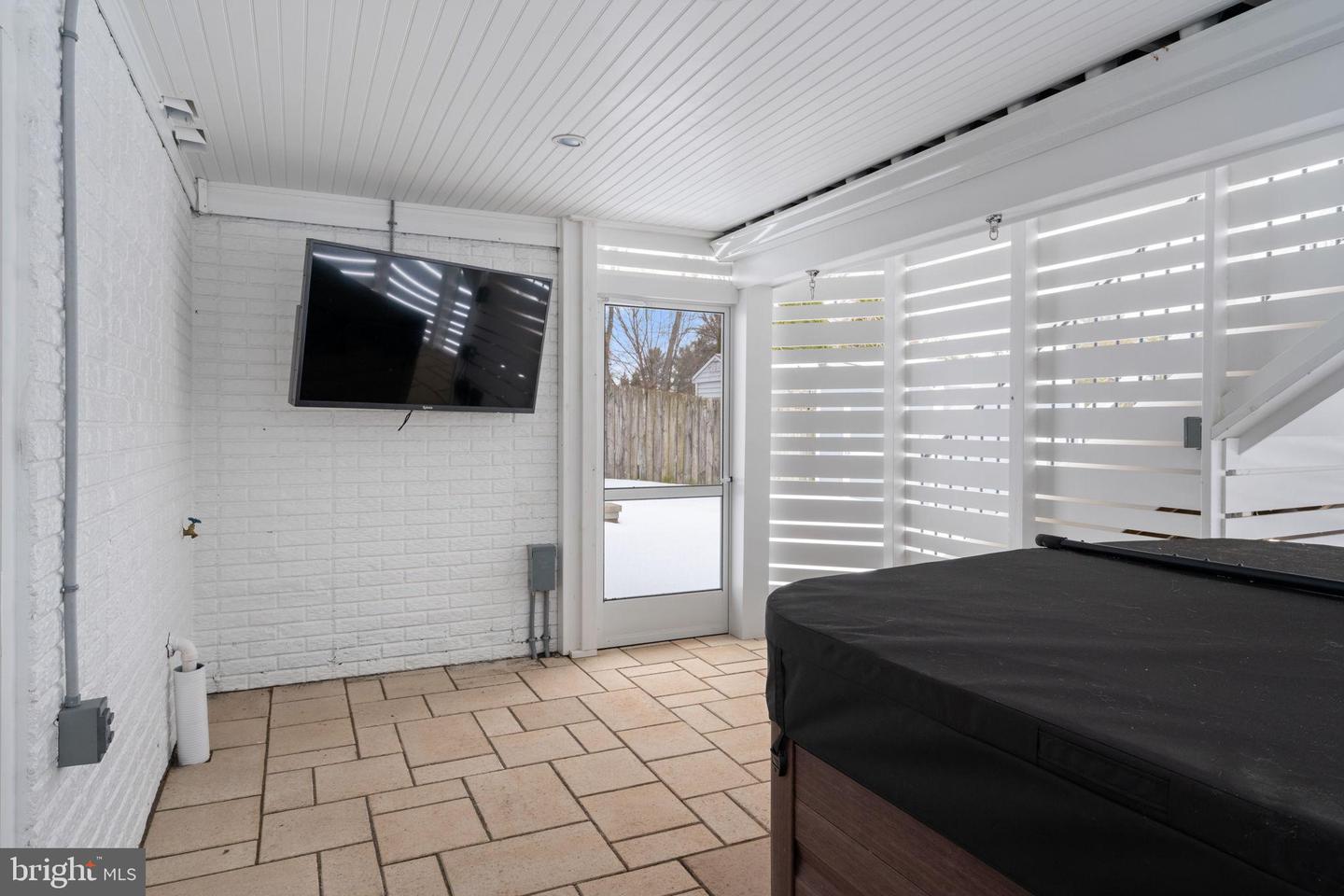 105 BUGLE CT NE, LEESBURG, Virginia 20176, 5 Bedrooms Bedrooms, 16 Rooms Rooms,3 BathroomsBathrooms,Residential,For sale,105 BUGLE CT NE,VALO2115294 MLS # VALO2115294