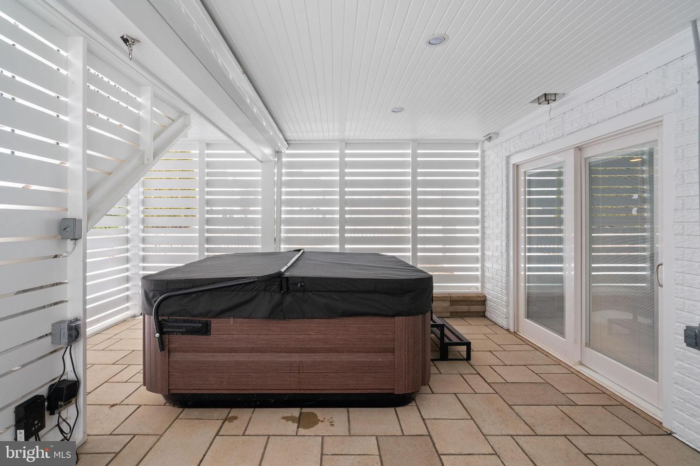 105 BUGLE CT NE, LEESBURG, Virginia 20176, 5 Bedrooms Bedrooms, 16 Rooms Rooms,3 BathroomsBathrooms,Residential,For sale,105 BUGLE CT NE,VALO2115294 MLS # VALO2115294