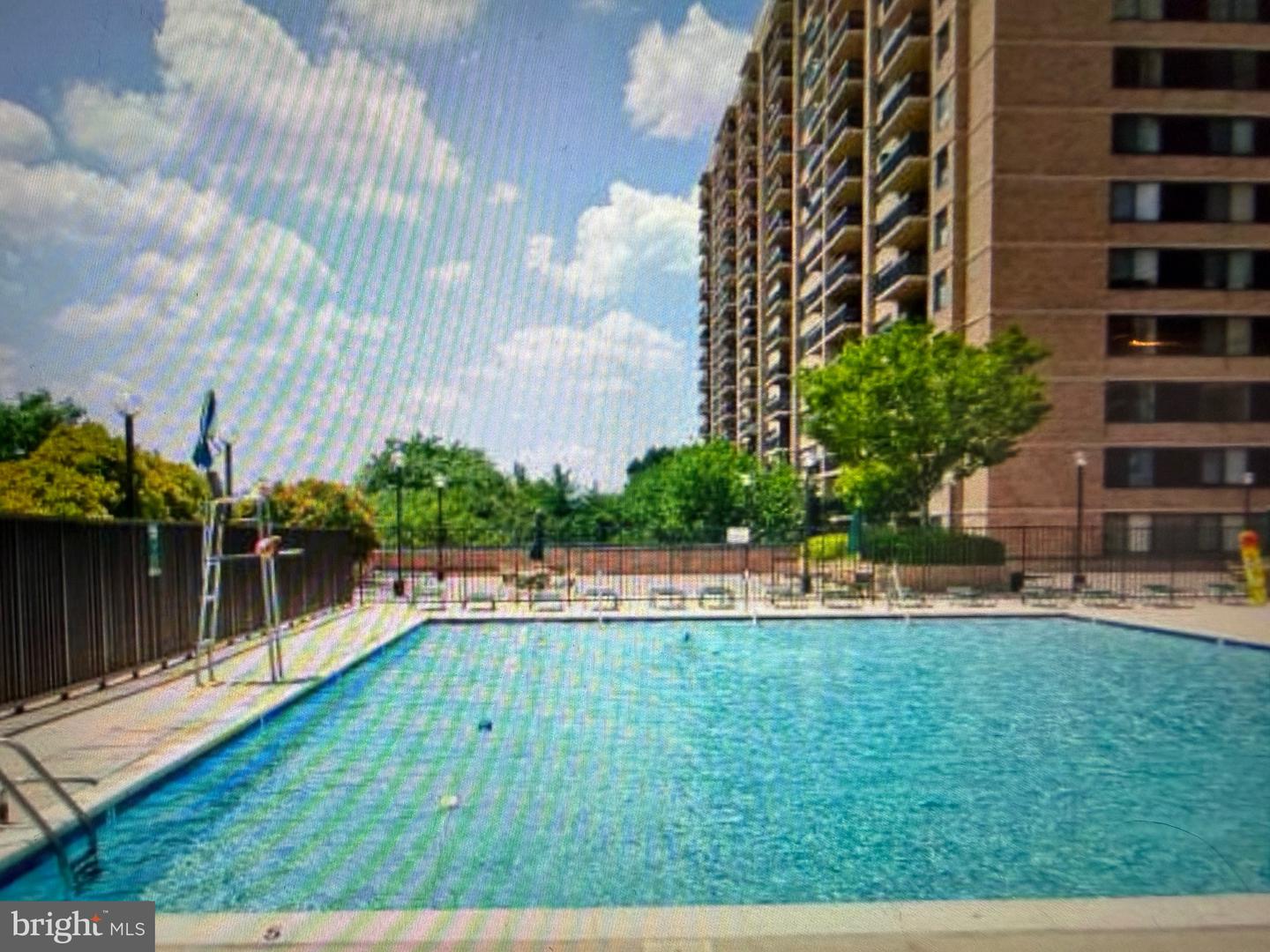 3709 S GEORGE MASON DR #1014E, FALLS CHURCH, Virginia 22041, 3 Bedrooms Bedrooms, ,2 BathroomsBathrooms,Residential,For sale,3709 S GEORGE MASON DR #1014E,VAFX2289230 MLS # VAFX2289230