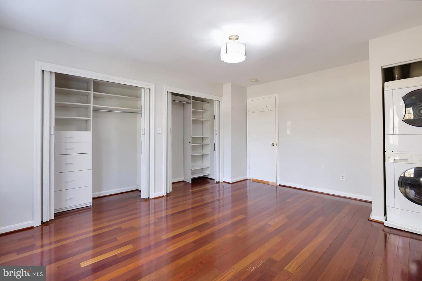 8218 CARRLEIGH PKWY #10, SPRINGFIELD, Virginia 22152, 2 Bedrooms Bedrooms, ,1 BathroomBathrooms,Residential,For sale,8218 CARRLEIGH PKWY #10,VAFX2289434 MLS # VAFX2289434