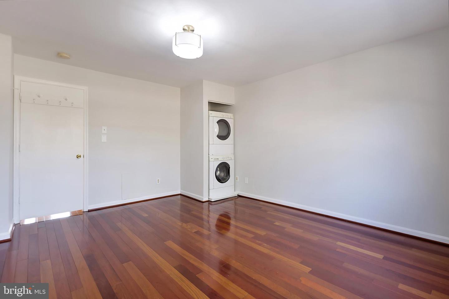 8218 CARRLEIGH PKWY #10, SPRINGFIELD, Virginia 22152, 2 Bedrooms Bedrooms, ,1 BathroomBathrooms,Residential,For sale,8218 CARRLEIGH PKWY #10,VAFX2289434 MLS # VAFX2289434