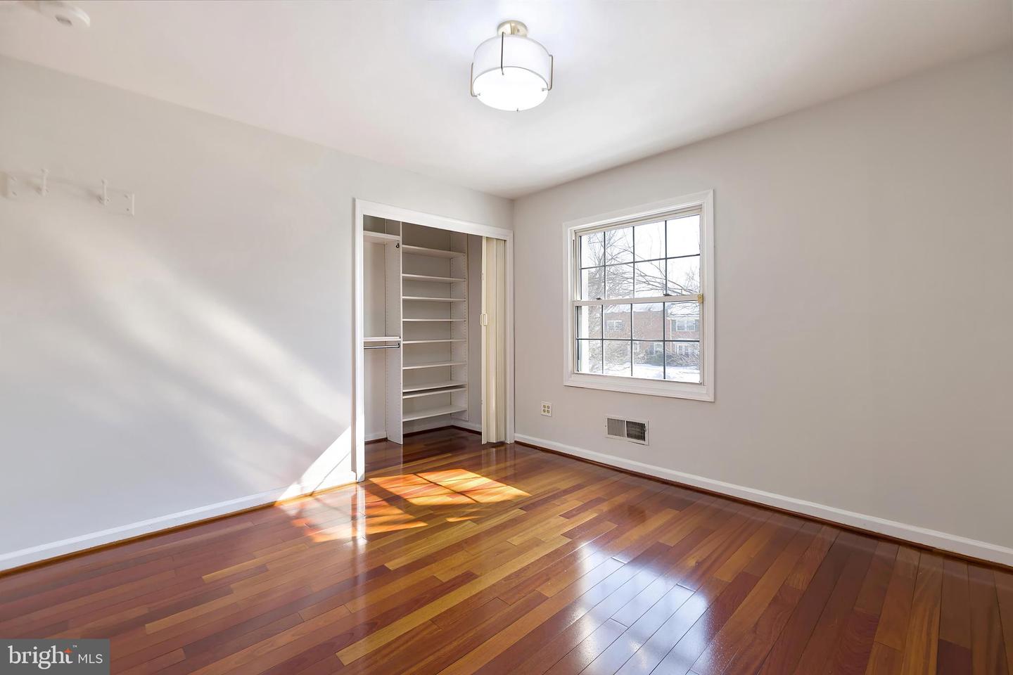 8218 CARRLEIGH PKWY #10, SPRINGFIELD, Virginia 22152, 2 Bedrooms Bedrooms, ,1 BathroomBathrooms,Residential,For sale,8218 CARRLEIGH PKWY #10,VAFX2289434 MLS # VAFX2289434