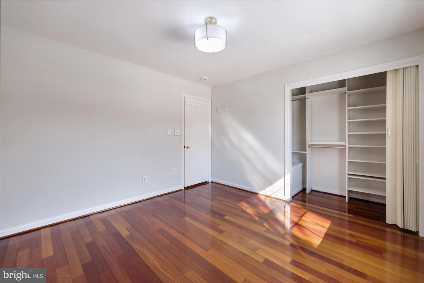 8218 CARRLEIGH PKWY #10, SPRINGFIELD, Virginia 22152, 2 Bedrooms Bedrooms, ,1 BathroomBathrooms,Residential,For sale,8218 CARRLEIGH PKWY #10,VAFX2289434 MLS # VAFX2289434