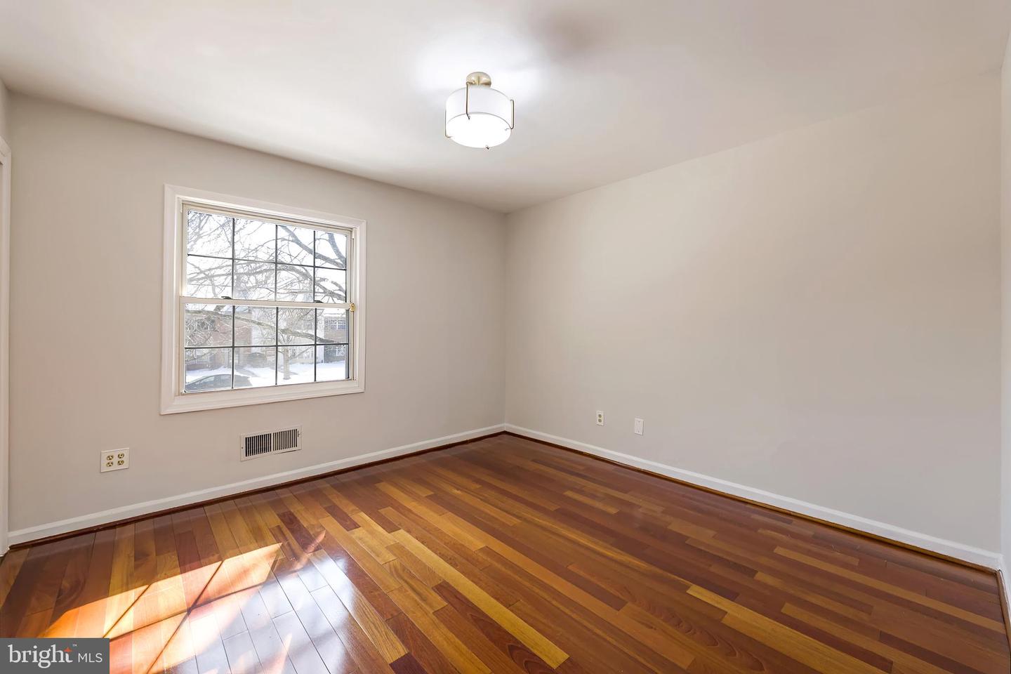 8218 CARRLEIGH PKWY #10, SPRINGFIELD, Virginia 22152, 2 Bedrooms Bedrooms, ,1 BathroomBathrooms,Residential,For sale,8218 CARRLEIGH PKWY #10,VAFX2289434 MLS # VAFX2289434