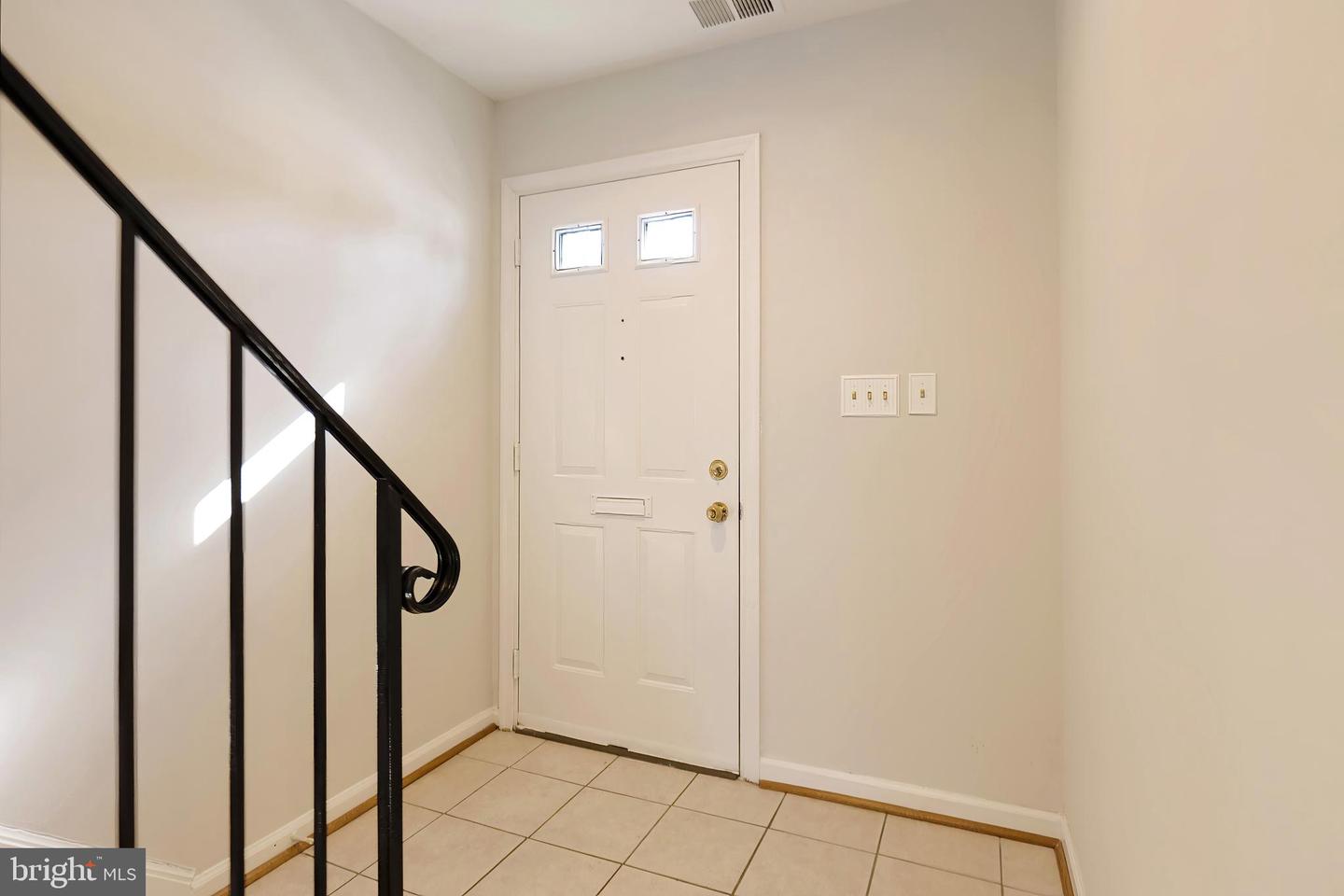 8218 CARRLEIGH PKWY #10, SPRINGFIELD, Virginia 22152, 2 Bedrooms Bedrooms, ,1 BathroomBathrooms,Residential,For sale,8218 CARRLEIGH PKWY #10,VAFX2289434 MLS # VAFX2289434