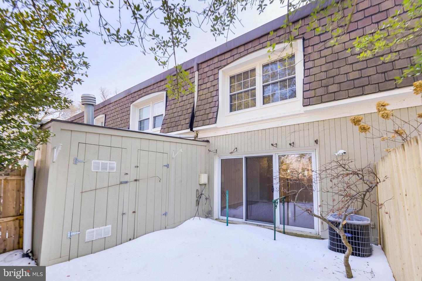 8218 CARRLEIGH PKWY #10, SPRINGFIELD, Virginia 22152, 2 Bedrooms Bedrooms, ,1 BathroomBathrooms,Residential,For sale,8218 CARRLEIGH PKWY #10,VAFX2289434 MLS # VAFX2289434