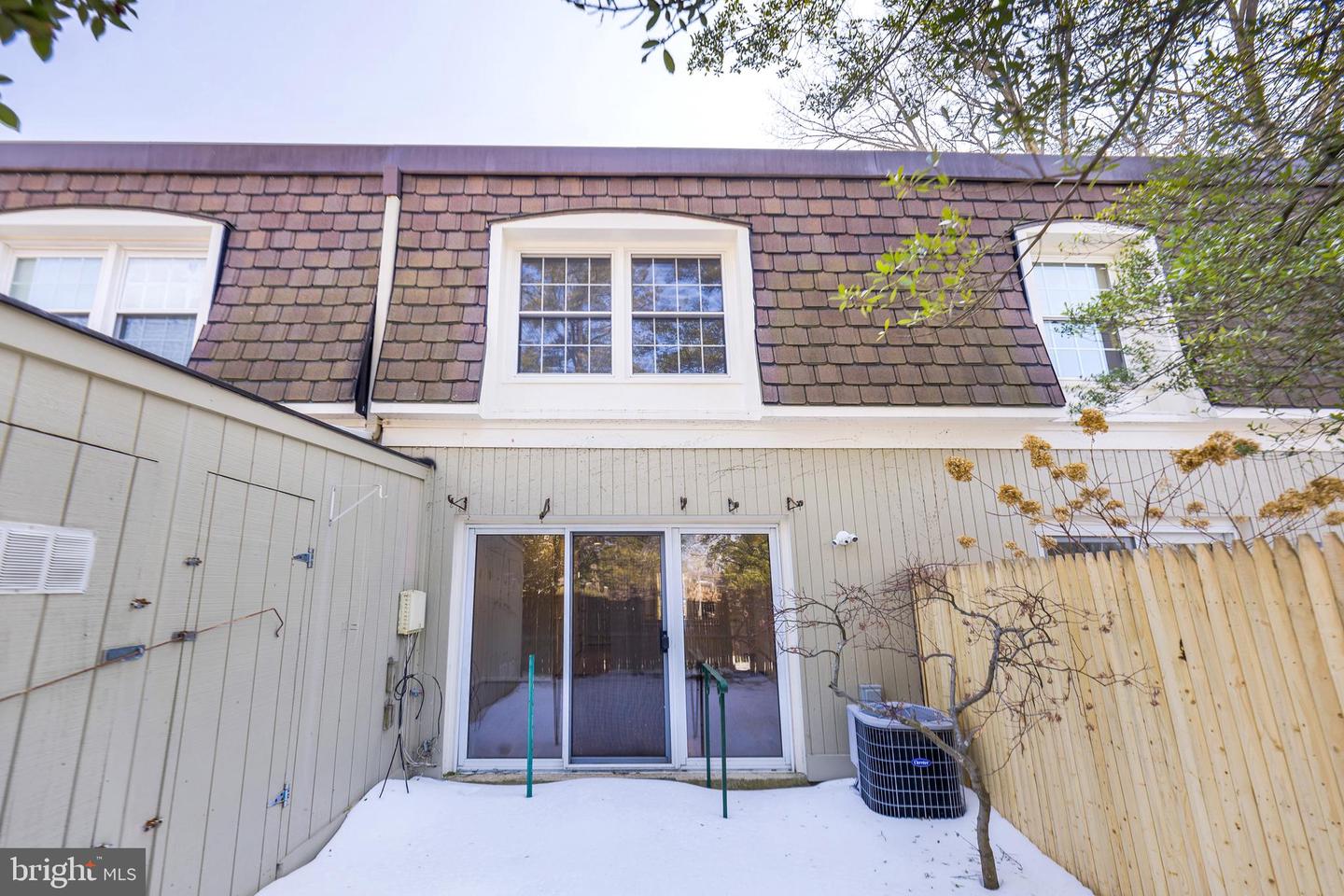 8218 CARRLEIGH PKWY #10, SPRINGFIELD, Virginia 22152, 2 Bedrooms Bedrooms, ,1 BathroomBathrooms,Residential,For sale,8218 CARRLEIGH PKWY #10,VAFX2289434 MLS # VAFX2289434