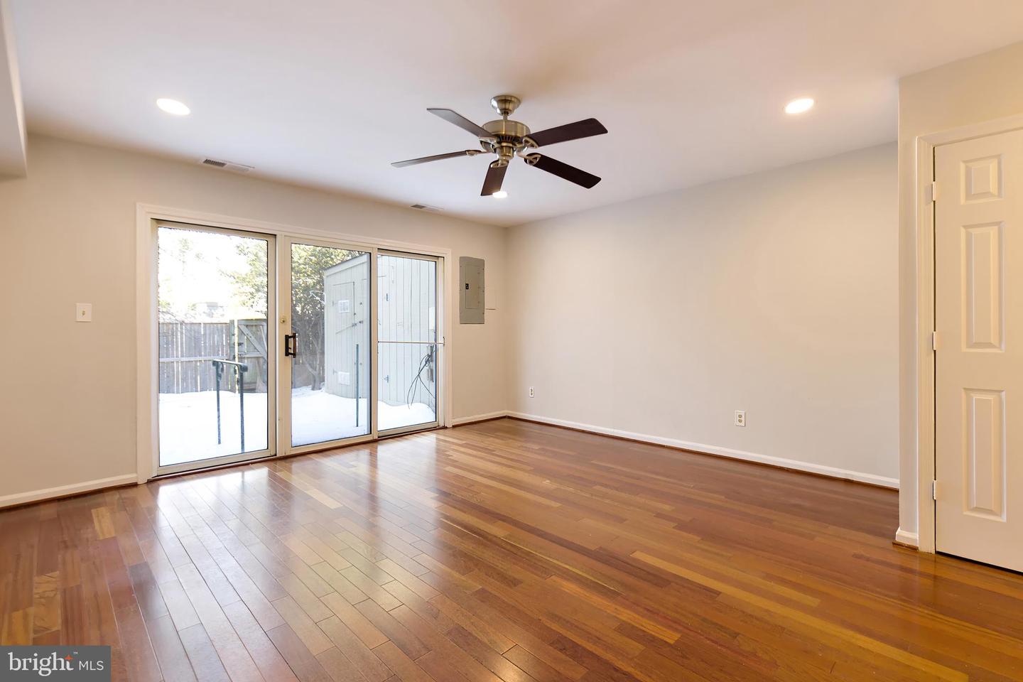 8218 CARRLEIGH PKWY #10, SPRINGFIELD, Virginia 22152, 2 Bedrooms Bedrooms, ,1 BathroomBathrooms,Residential,For sale,8218 CARRLEIGH PKWY #10,VAFX2289434 MLS # VAFX2289434