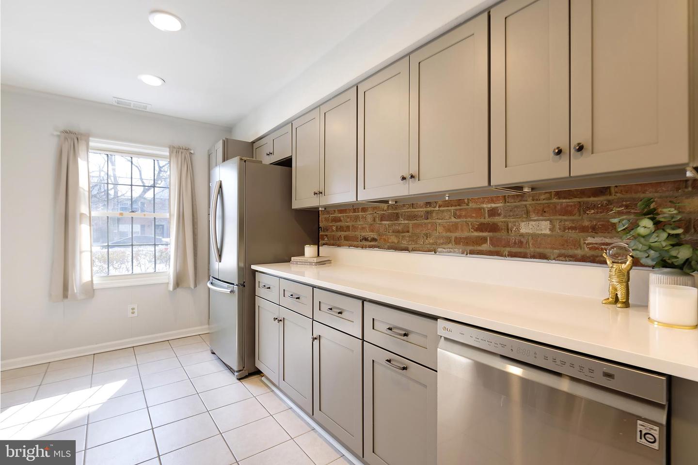 8218 CARRLEIGH PKWY #10, SPRINGFIELD, Virginia 22152, 2 Bedrooms Bedrooms, ,1 BathroomBathrooms,Residential,For sale,8218 CARRLEIGH PKWY #10,VAFX2289434 MLS # VAFX2289434