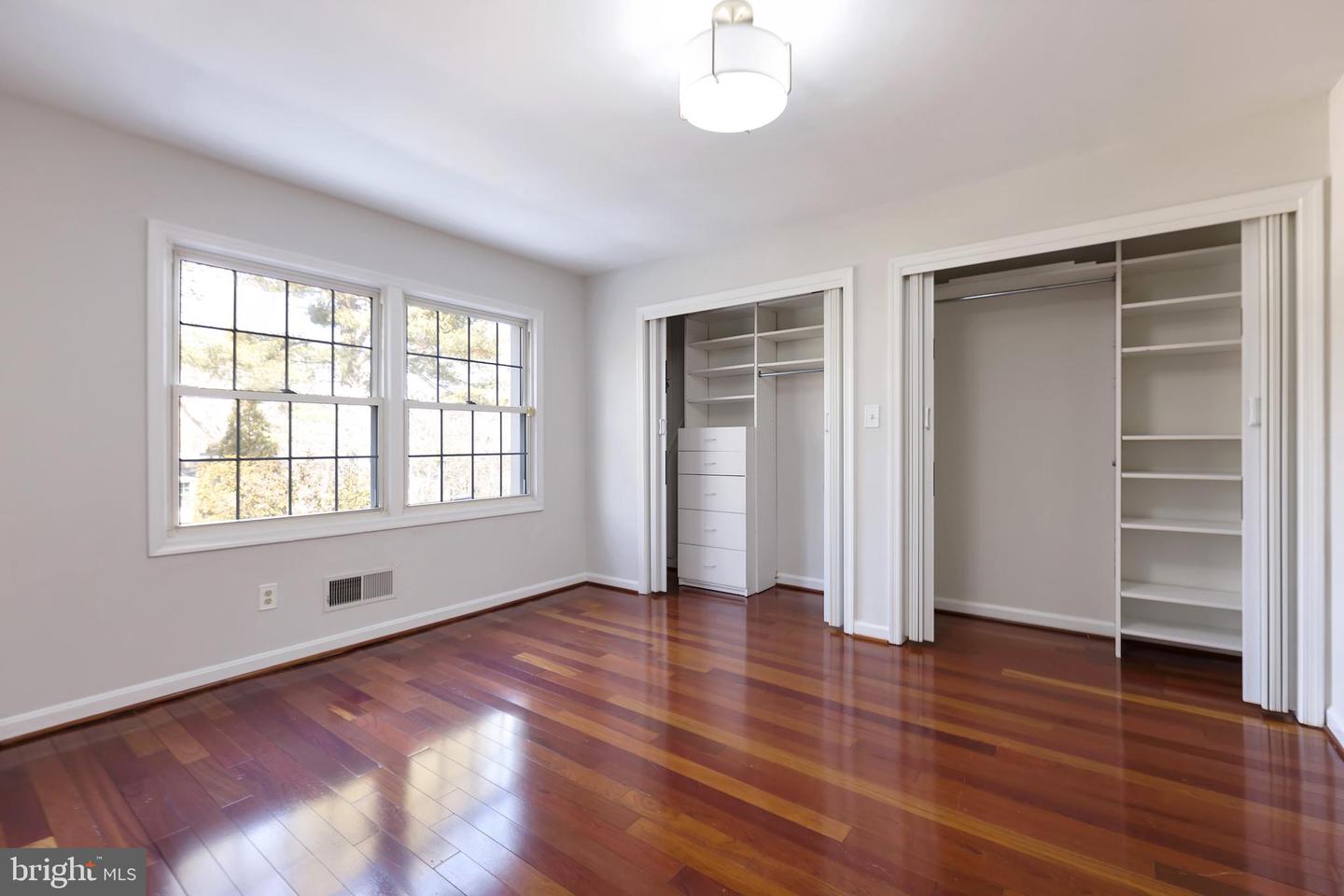 8218 CARRLEIGH PKWY #10, SPRINGFIELD, Virginia 22152, 2 Bedrooms Bedrooms, ,1 BathroomBathrooms,Residential,For sale,8218 CARRLEIGH PKWY #10,VAFX2289434 MLS # VAFX2289434