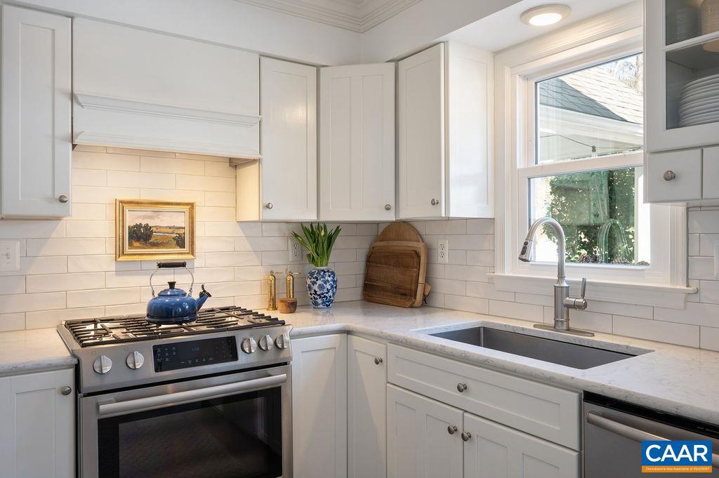 2417 HOLKHAM DR, CHARLOTTESVILLE, Virginia 22901, 6 Bedrooms Bedrooms, ,4 BathroomsBathrooms,Residential,For sale,2417 HOLKHAM DR,673125 MLS # 673125 2417 HOLKHAM DR, CHARLOTTESVILLE, Virginia 22901, 6 Bedrooms Bedrooms, ,4 BathroomsBathrooms,Residential,For sale,2417 HOLKHAM DR,673125 MLS # 673125