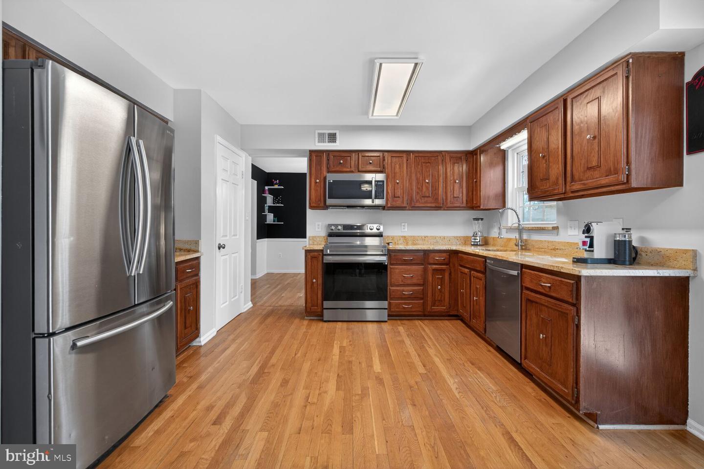 5610 WOOD THRUSH CT, FAIRFAX, Virginia 22032, 5 Bedrooms Bedrooms, ,2 BathroomsBathrooms,Residential,For sale,5610 WOOD THRUSH CT,VAFX2289302 MLS # VAFX2289302