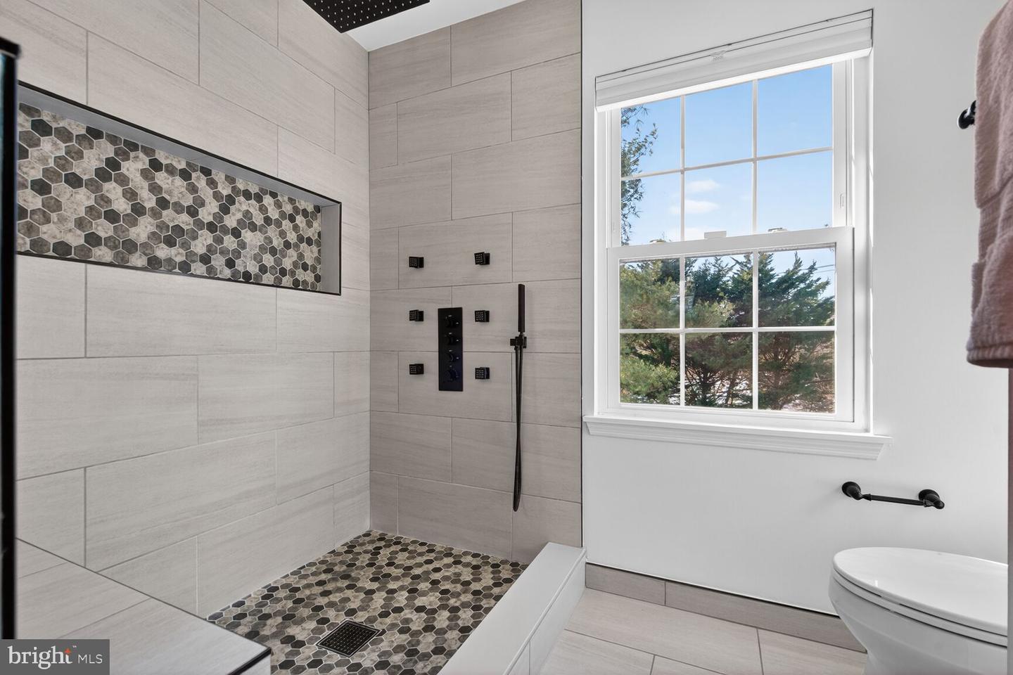 5610 WOOD THRUSH CT, FAIRFAX, Virginia 22032, 5 Bedrooms Bedrooms, ,2 BathroomsBathrooms,Residential,For sale,5610 WOOD THRUSH CT,VAFX2289302 MLS # VAFX2289302