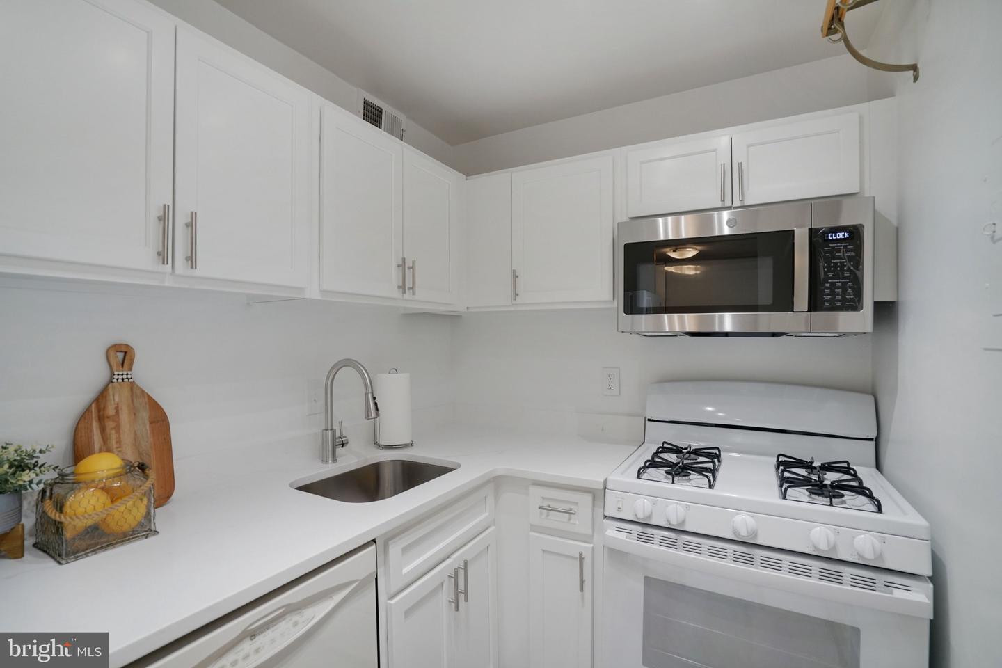 3100 S MANCHESTER ST #909, FALLS CHURCH, Virginia 22044, 1 Room Rooms,1 BathroomBathrooms,Residential,For sale,3100 S MANCHESTER ST #909,VAFX2289400 MLS # VAFX2289400