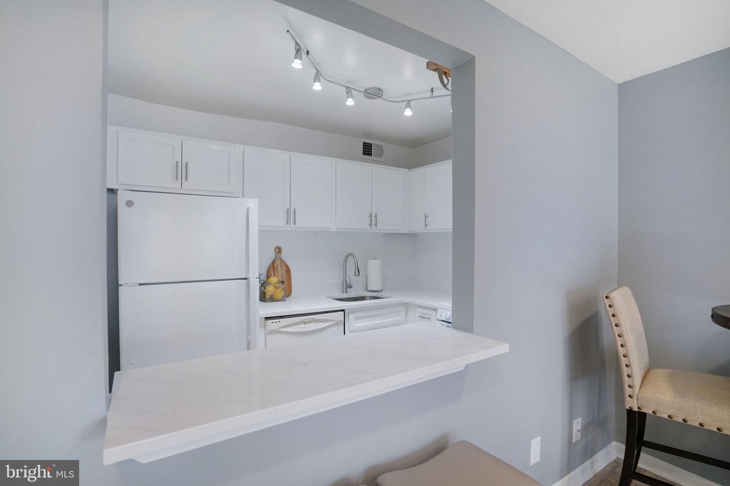 3100 S MANCHESTER ST #909, FALLS CHURCH, Virginia 22044, 1 Room Rooms,1 BathroomBathrooms,Residential,For sale,3100 S MANCHESTER ST #909,VAFX2289400 MLS # VAFX2289400