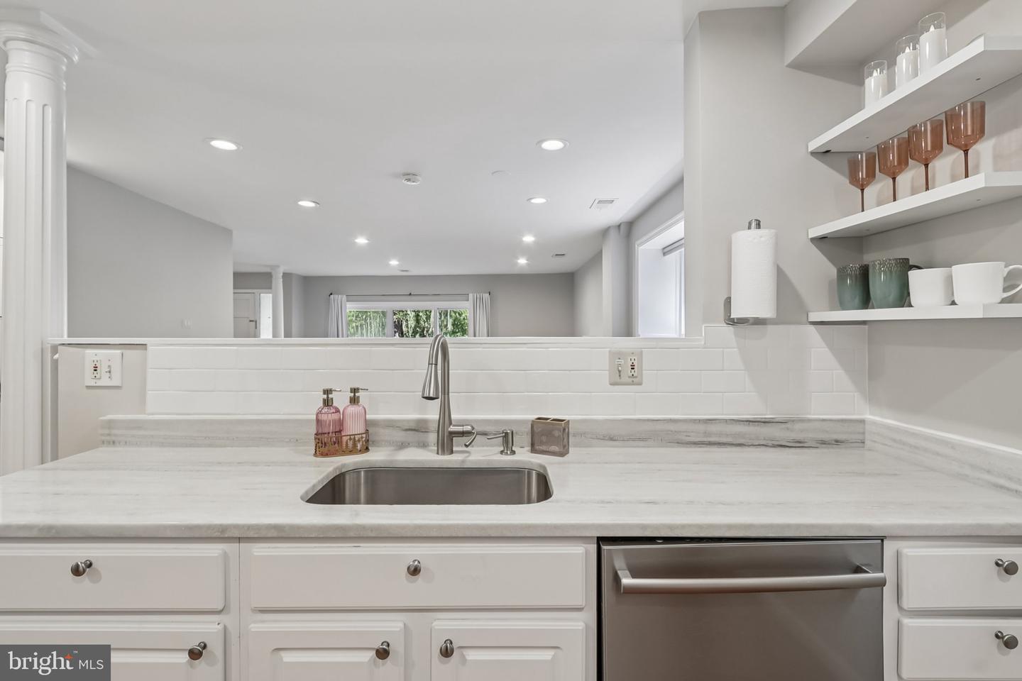 3769 PERSIMMON CIR, FAIRFAX, Virginia 22031, 2 Bedrooms Bedrooms, 6 Rooms Rooms,2 BathroomsBathrooms,Residential,For sale,3769 PERSIMMON CIR,VAFX2289486 MLS # VAFX2289486