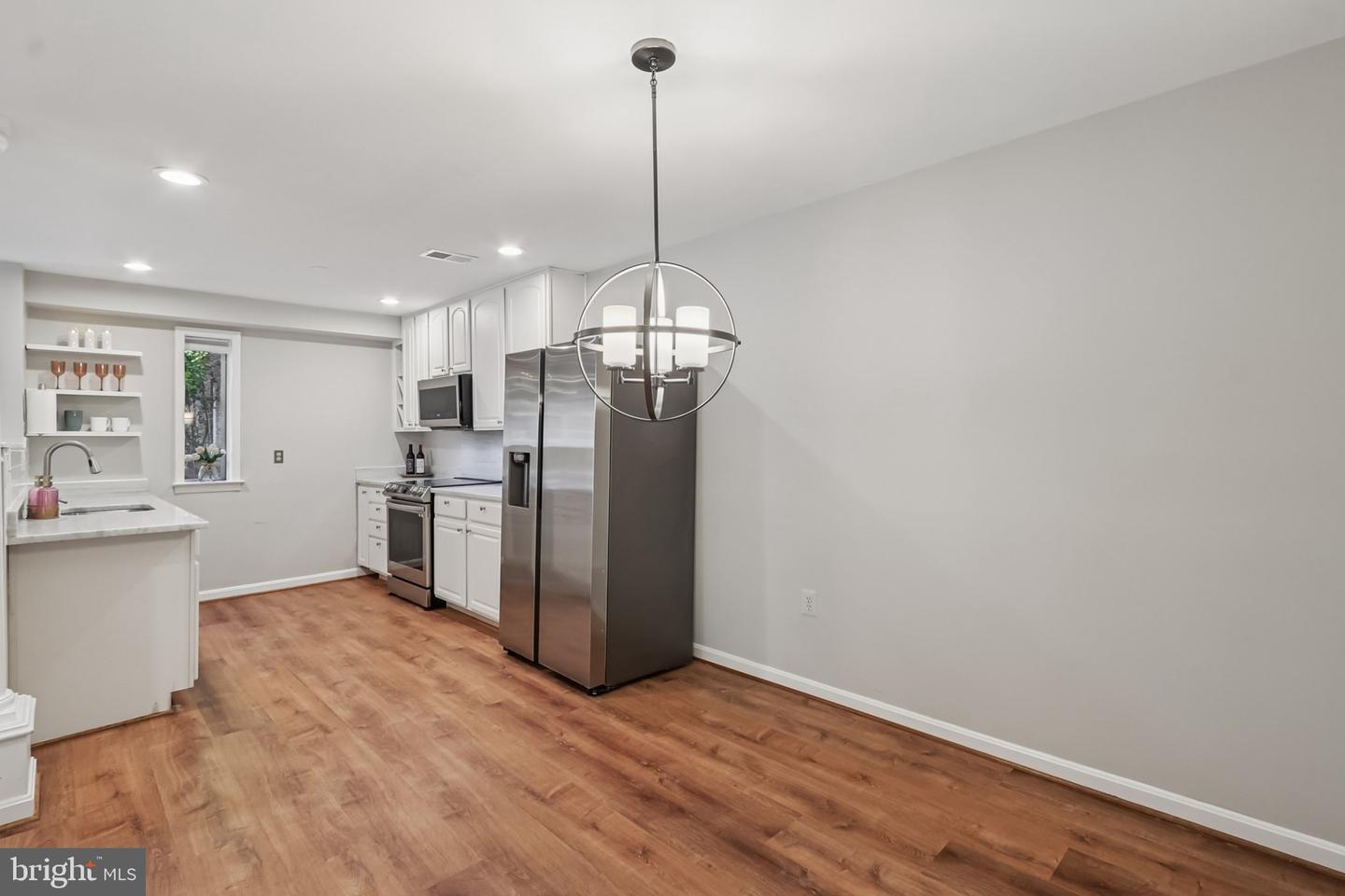 3769 PERSIMMON CIR, FAIRFAX, Virginia 22031, 2 Bedrooms Bedrooms, 6 Rooms Rooms,2 BathroomsBathrooms,Residential,For sale,3769 PERSIMMON CIR,VAFX2289486 MLS # VAFX2289486