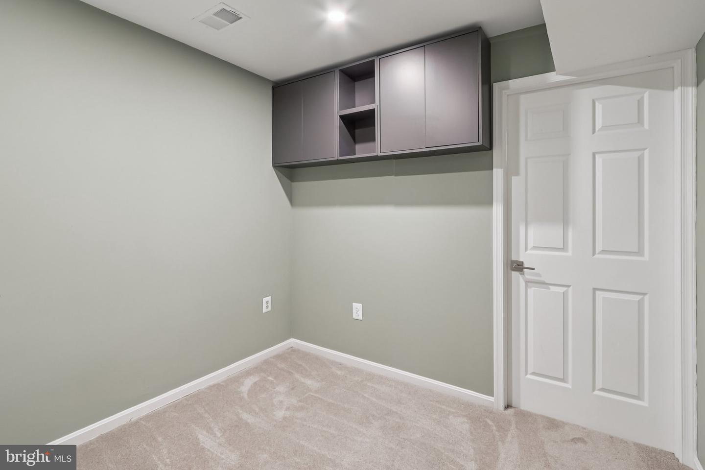 3769 PERSIMMON CIR, FAIRFAX, Virginia 22031, 2 Bedrooms Bedrooms, 6 Rooms Rooms,2 BathroomsBathrooms,Residential,For sale,3769 PERSIMMON CIR,VAFX2289486 MLS # VAFX2289486