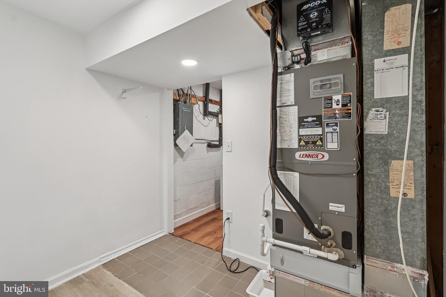 3769 PERSIMMON CIR, FAIRFAX, Virginia 22031, 2 Bedrooms Bedrooms, 6 Rooms Rooms,2 BathroomsBathrooms,Residential,For sale,3769 PERSIMMON CIR,VAFX2289486 MLS # VAFX2289486