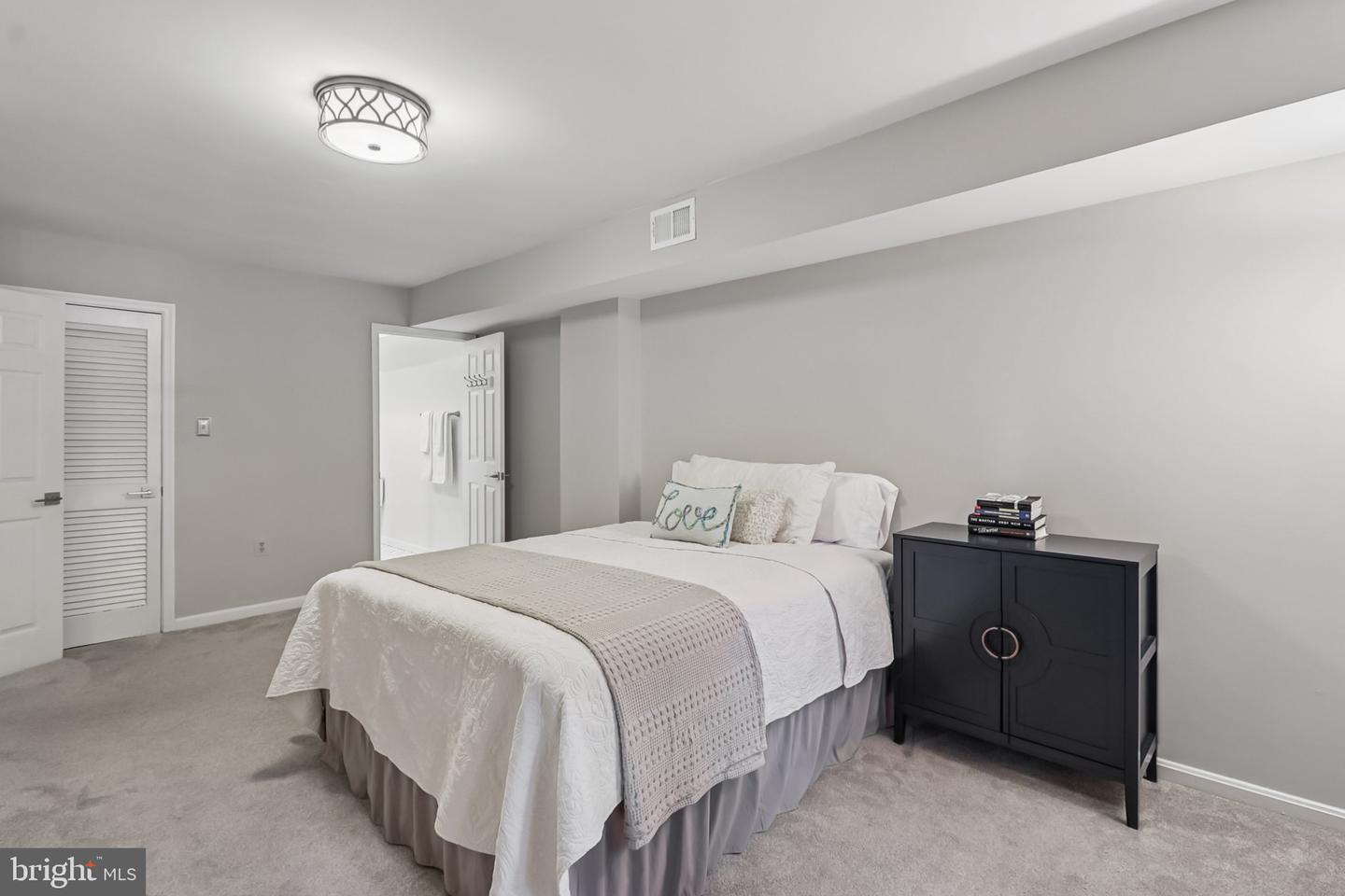 3769 PERSIMMON CIR, FAIRFAX, Virginia 22031, 2 Bedrooms Bedrooms, 6 Rooms Rooms,2 BathroomsBathrooms,Residential,For sale,3769 PERSIMMON CIR,VAFX2289486 MLS # VAFX2289486