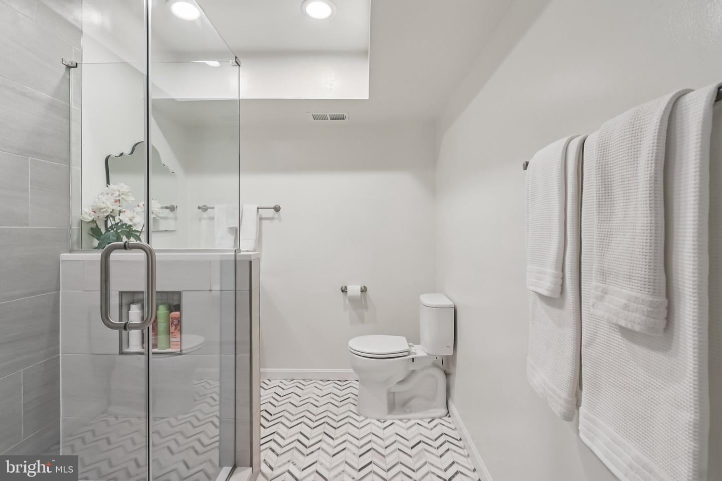 3769 PERSIMMON CIR, FAIRFAX, Virginia 22031, 2 Bedrooms Bedrooms, 6 Rooms Rooms,2 BathroomsBathrooms,Residential,For sale,3769 PERSIMMON CIR,VAFX2289486 MLS # VAFX2289486