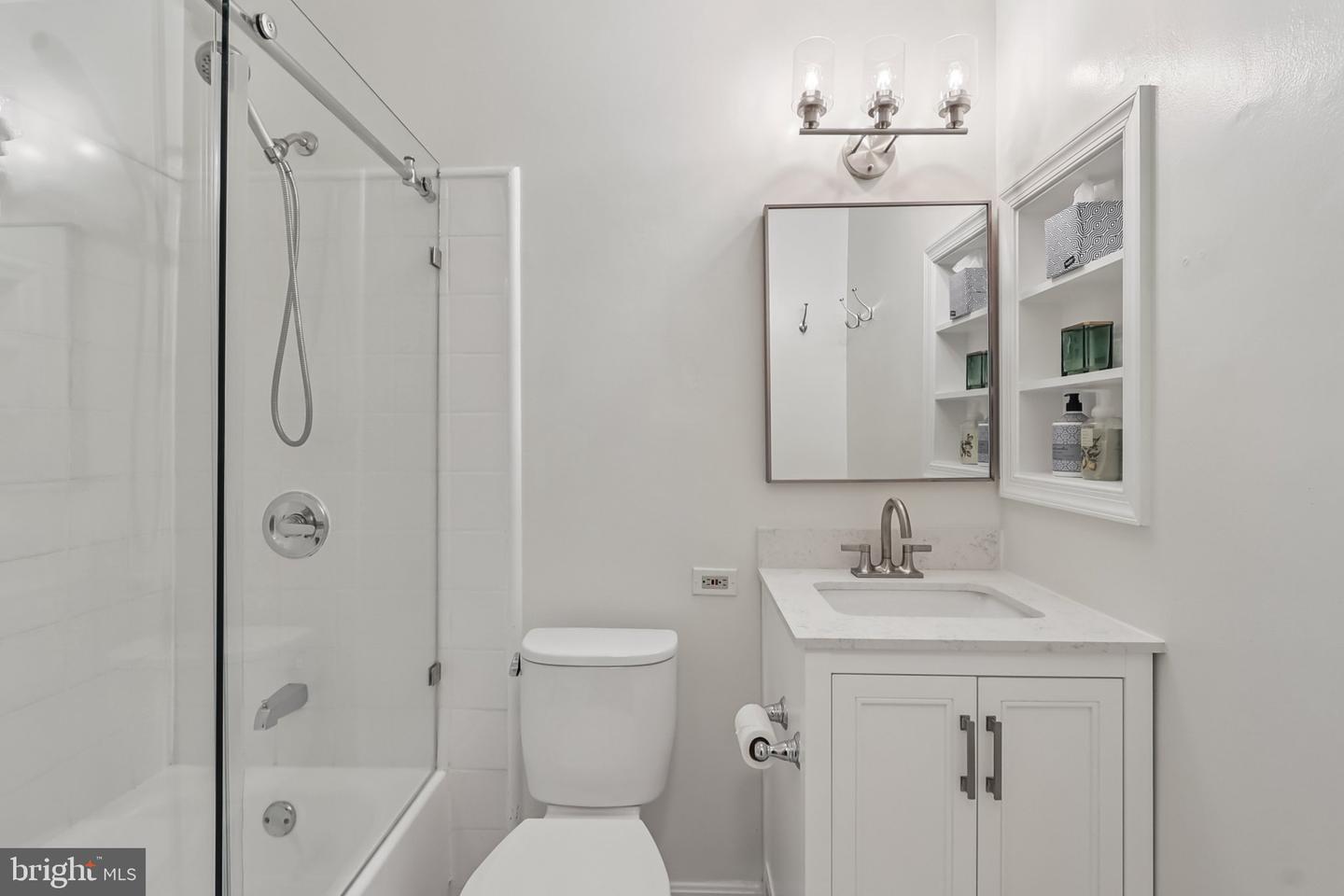 3769 PERSIMMON CIR, FAIRFAX, Virginia 22031, 2 Bedrooms Bedrooms, 6 Rooms Rooms,2 BathroomsBathrooms,Residential,For sale,3769 PERSIMMON CIR,VAFX2289486 MLS # VAFX2289486