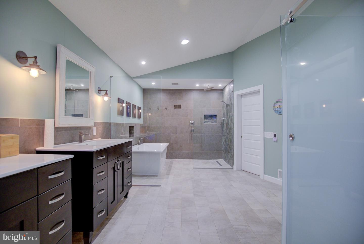 5408 HEATHERFORD CT, FAIRFAX, Virginia 22030, 4 Bedrooms Bedrooms, ,3 BathroomsBathrooms,Residential,For sale,5408 HEATHERFORD CT,VAFX2289490 MLS # VAFX2289490