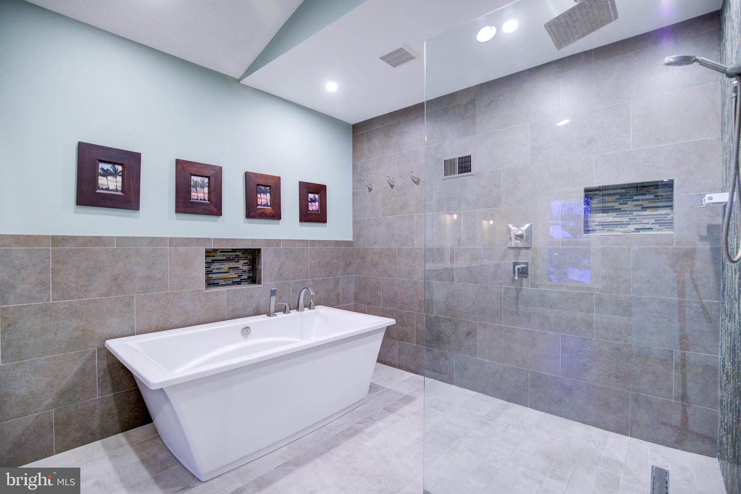 5408 HEATHERFORD CT, FAIRFAX, Virginia 22030, 4 Bedrooms Bedrooms, ,3 BathroomsBathrooms,Residential,For sale,5408 HEATHERFORD CT,VAFX2289490 MLS # VAFX2289490