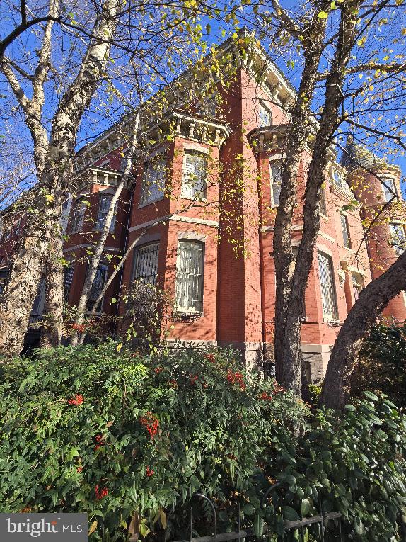 17 LOGAN CIR NW, WASHINGTON, District Of Columbia 20005, 6 Bedrooms Bedrooms, ,3 BathroomsBathrooms,Residential,For sale,17 LOGAN CIR NW,DCDC2245054 MLS # DCDC2245054