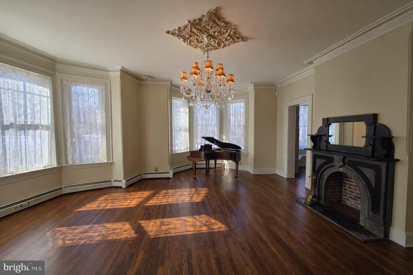 17 LOGAN CIR NW, WASHINGTON, District Of Columbia 20005, 6 Bedrooms Bedrooms, ,3 BathroomsBathrooms,Residential,For sale,17 LOGAN CIR NW,DCDC2245054 MLS # DCDC2245054