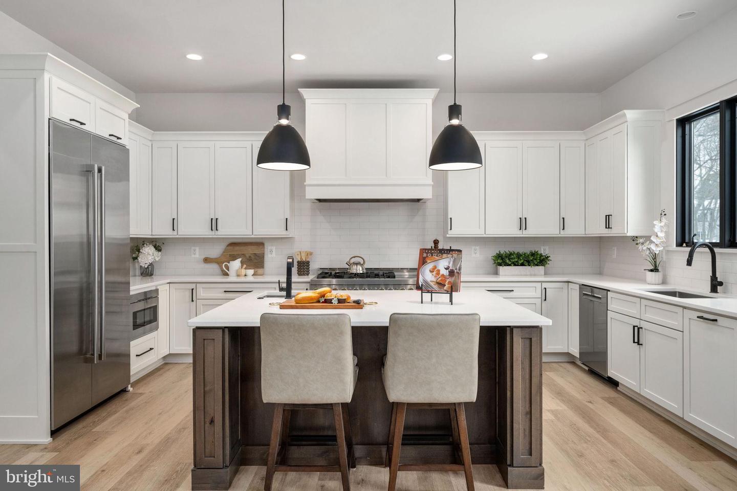 516 VALLEY DR SE, VIENNA, Virginia 22180, 6 Bedrooms Bedrooms, 23 Rooms Rooms,6 BathroomsBathrooms,Residential,For sale,516 VALLEY DR SE,VAFX2289572 MLS # VAFX2289572