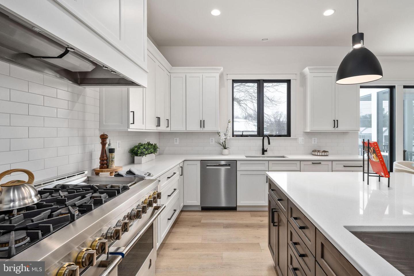 516 VALLEY DR SE, VIENNA, Virginia 22180, 6 Bedrooms Bedrooms, 23 Rooms Rooms,6 BathroomsBathrooms,Residential,For sale,516 VALLEY DR SE,VAFX2289572 MLS # VAFX2289572