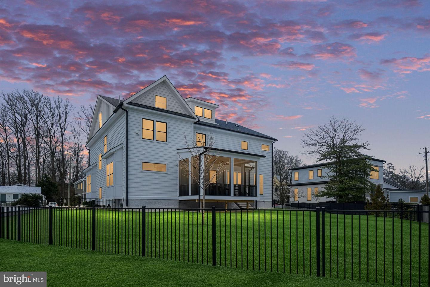 516 VALLEY DR SE, VIENNA, Virginia 22180, 6 Bedrooms Bedrooms, 23 Rooms Rooms,6 BathroomsBathrooms,Residential,For sale,516 VALLEY DR SE,VAFX2289572 MLS # VAFX2289572