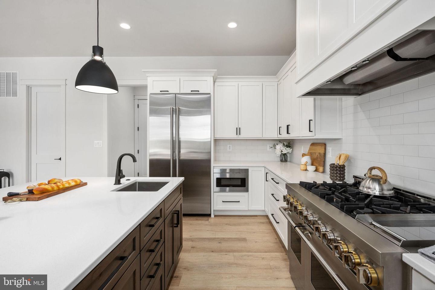 516 VALLEY DR SE, VIENNA, Virginia 22180, 6 Bedrooms Bedrooms, 23 Rooms Rooms,6 BathroomsBathrooms,Residential,For sale,516 VALLEY DR SE,VAFX2289572 MLS # VAFX2289572