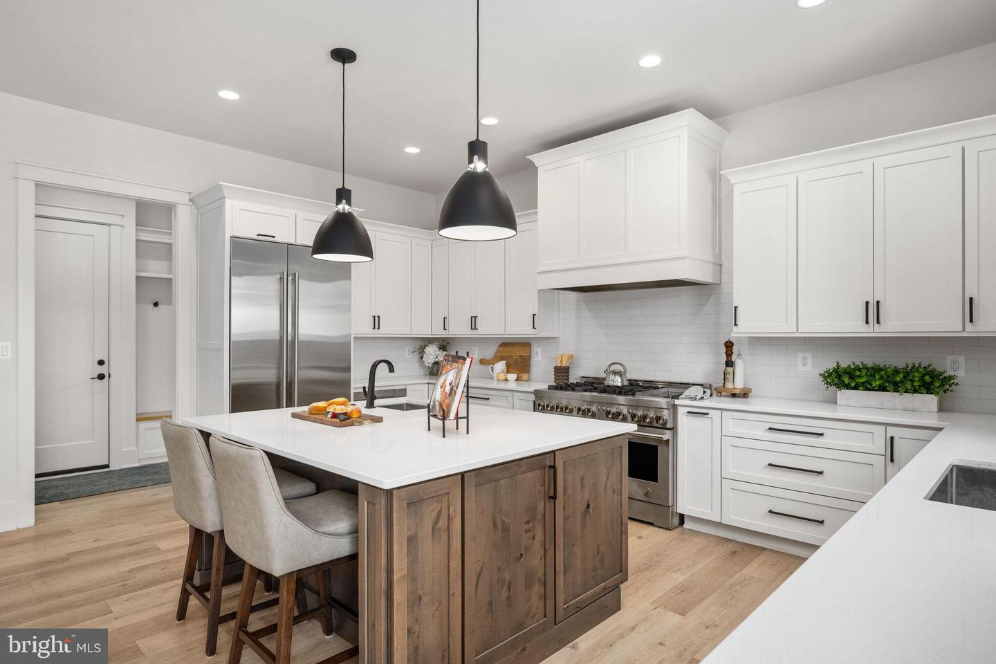 516 VALLEY DR SE, VIENNA, Virginia 22180, 6 Bedrooms Bedrooms, 23 Rooms Rooms,6 BathroomsBathrooms,Residential,For sale,516 VALLEY DR SE,VAFX2289572 MLS # VAFX2289572