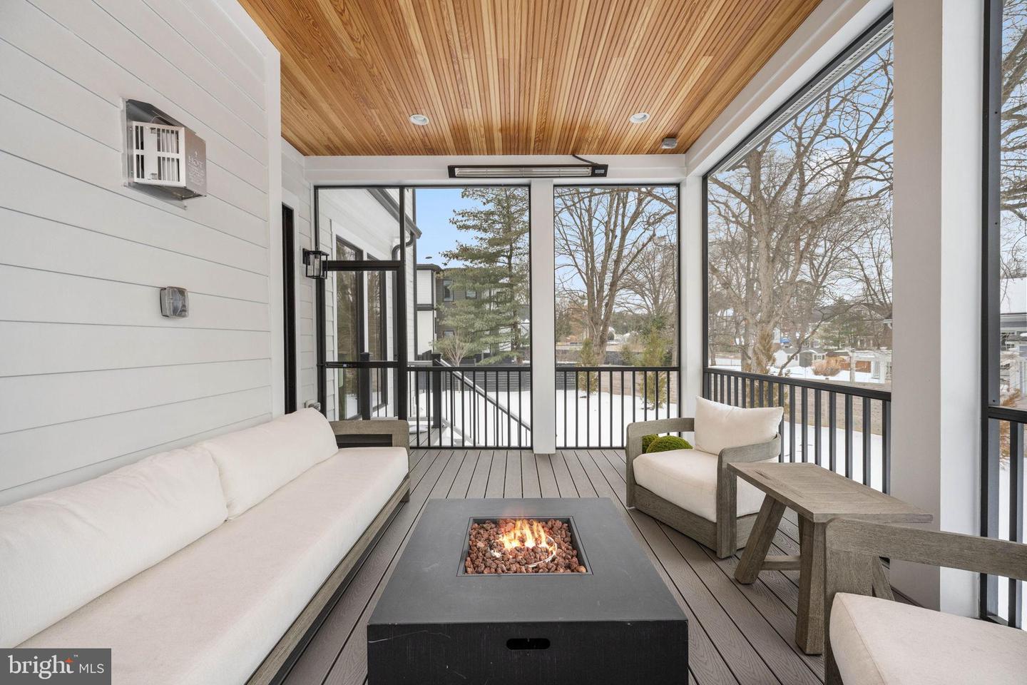 516 VALLEY DR SE, VIENNA, Virginia 22180, 6 Bedrooms Bedrooms, 23 Rooms Rooms,6 BathroomsBathrooms,Residential,For sale,516 VALLEY DR SE,VAFX2289572 MLS # VAFX2289572