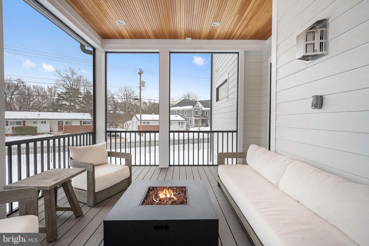 516 VALLEY DR SE, VIENNA, Virginia 22180, 6 Bedrooms Bedrooms, 23 Rooms Rooms,6 BathroomsBathrooms,Residential,For sale,516 VALLEY DR SE,VAFX2289572 MLS # VAFX2289572